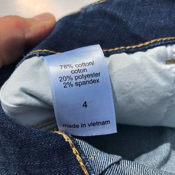 Maurices mid high rise blue denim jean shorts long Bermuda size 4 - Picture 8 of 8